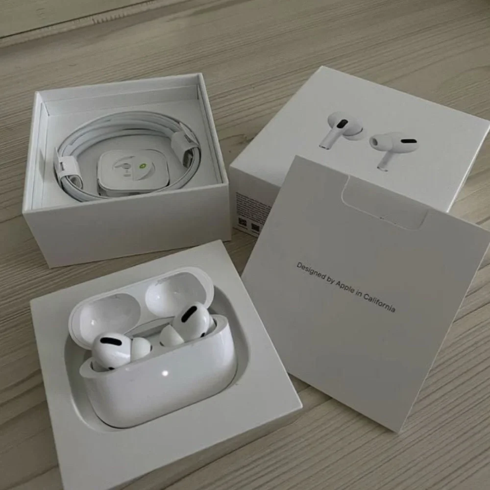 Apple White Wireless Earbuds with Charging Accessories